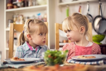 two_little_girls_at_table_500 two_little_girls_at_table_500
