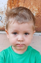 little_boy_looking_at_camera little_boy_looking_at_camera