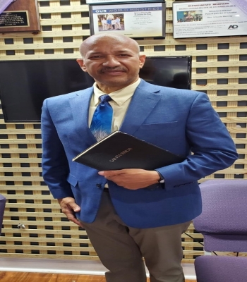 Pastor Socrates Holguín